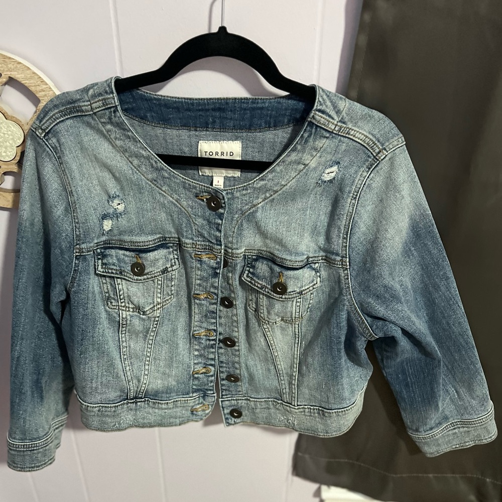 Collarless Crop Denim Jacket - Light Wash